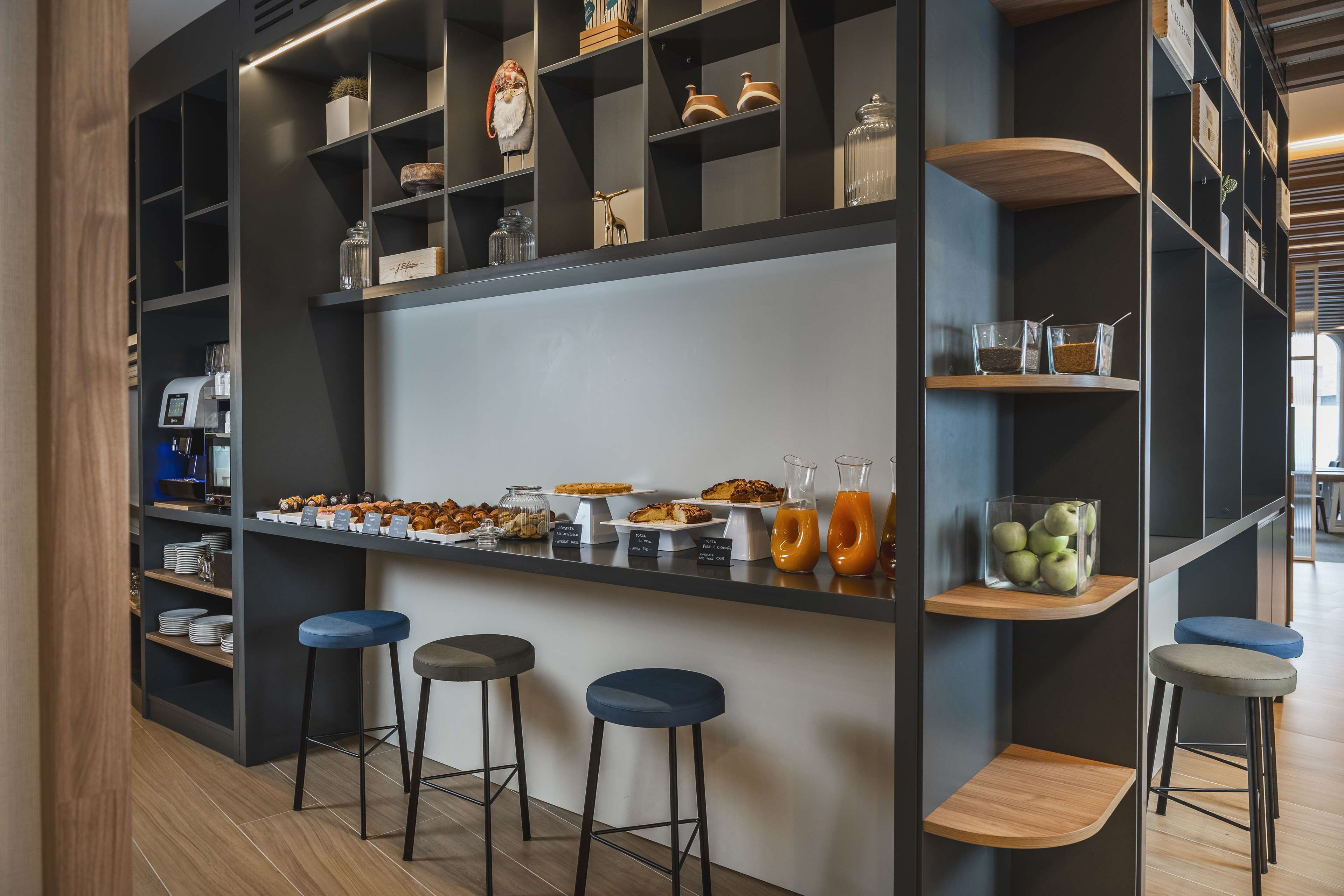 Päivittäinen mannermainen aamiainen (18 EUR per henkilö)