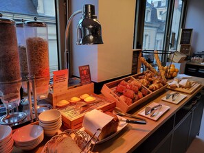 Daily buffet breakfast for a fee