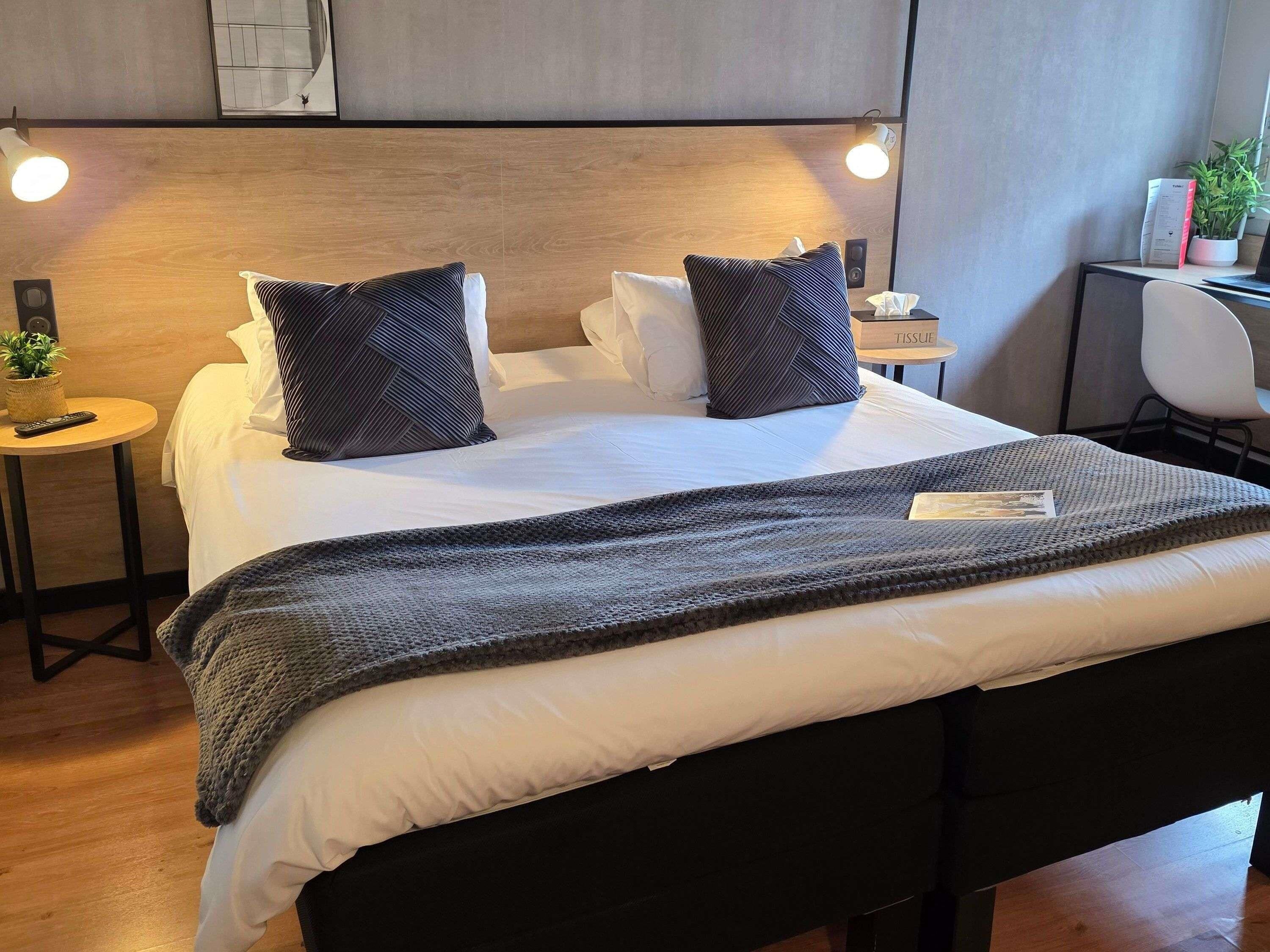 Habitación estándar, varias camas | Caja de seguridad en la habitación, escritorio y insonorización 