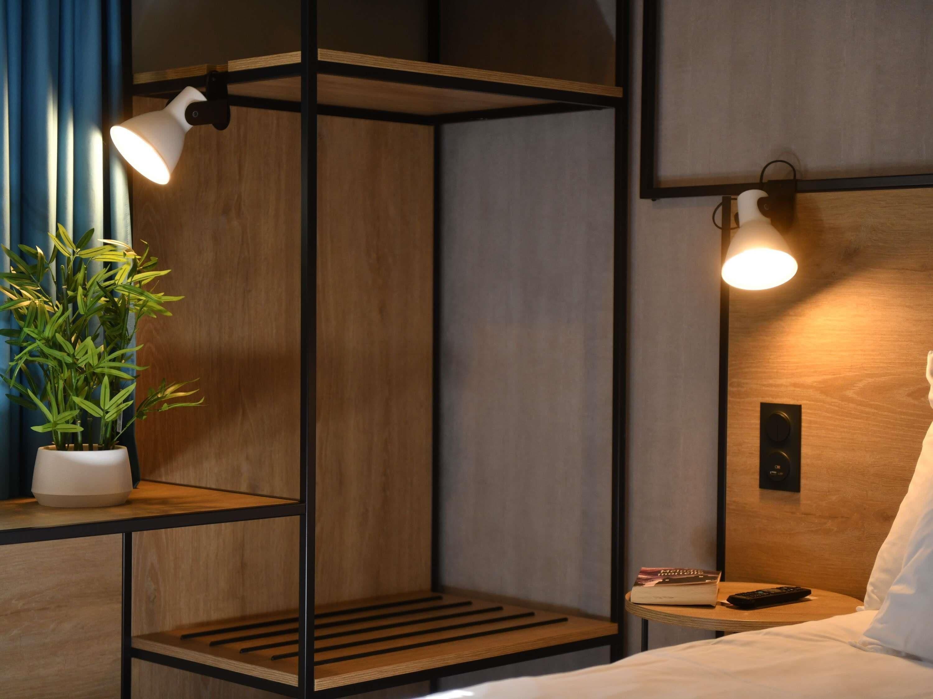 Standard Room, 1 Double Bed | In-room safe, desk, soundproofing, iron/ironing board