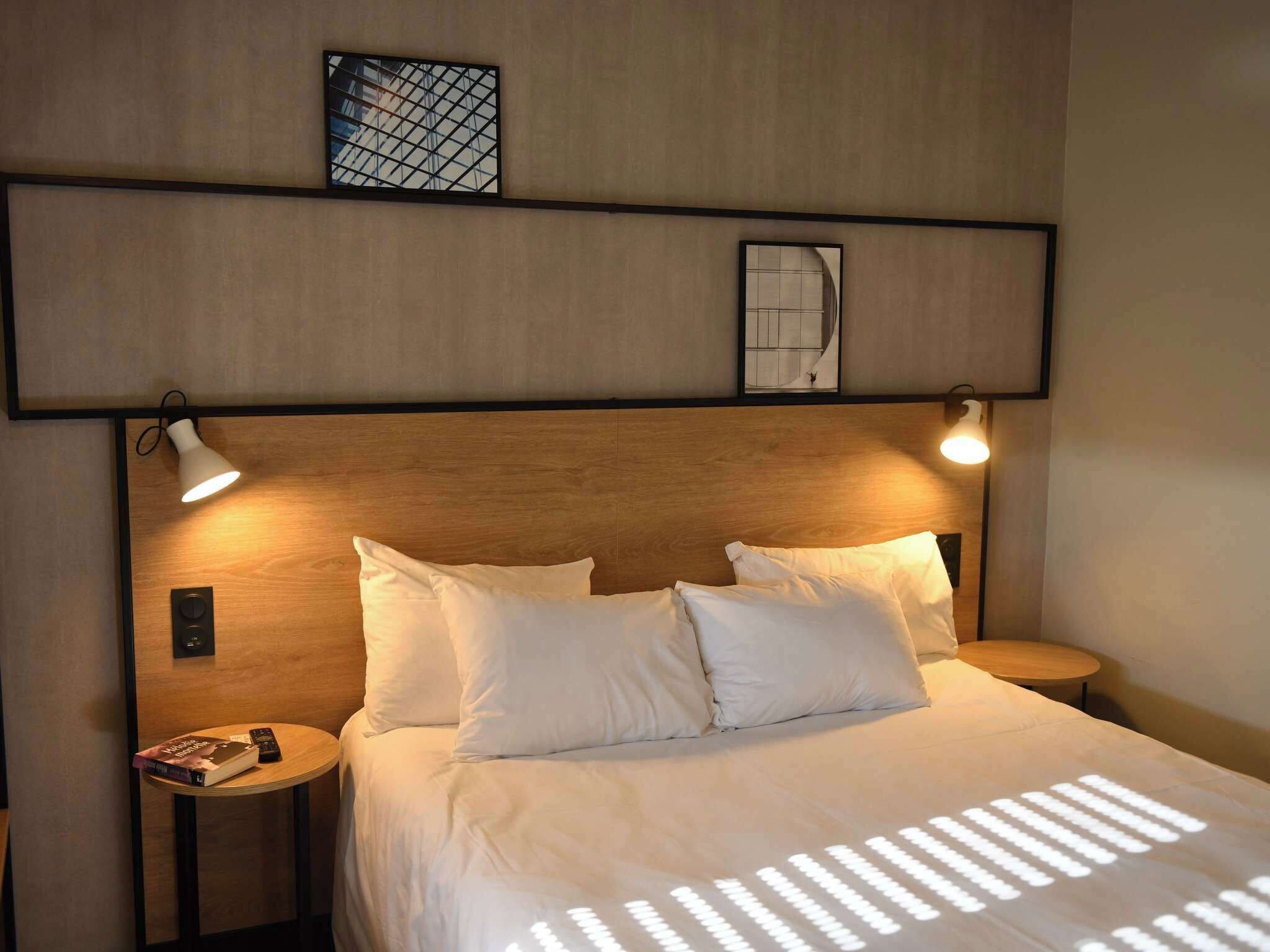 Habitación estándar, 1 cama matrimonial | Caja de seguridad en la habitación, escritorio y insonorización 