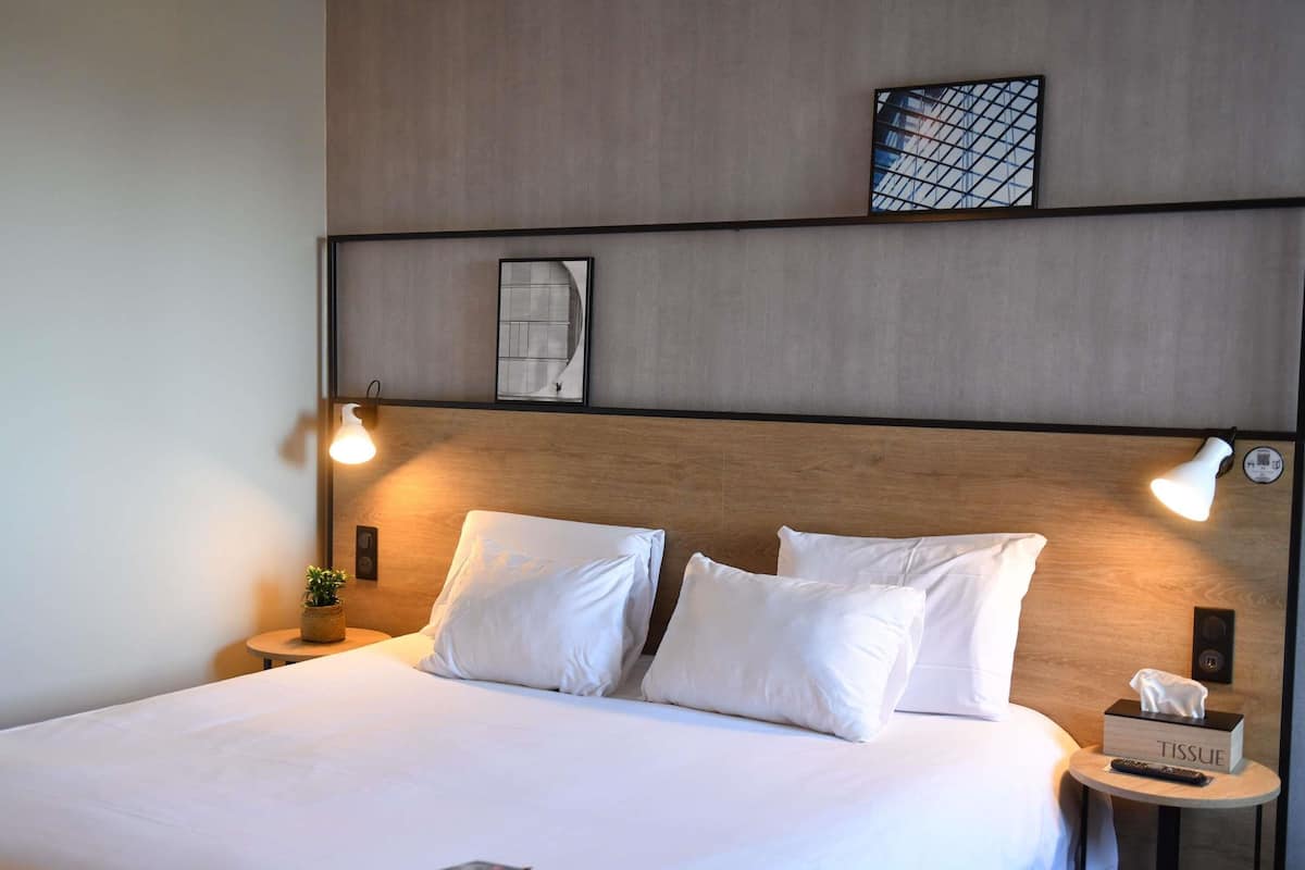 In-room safe, desk, soundproofing, iron/ironing board