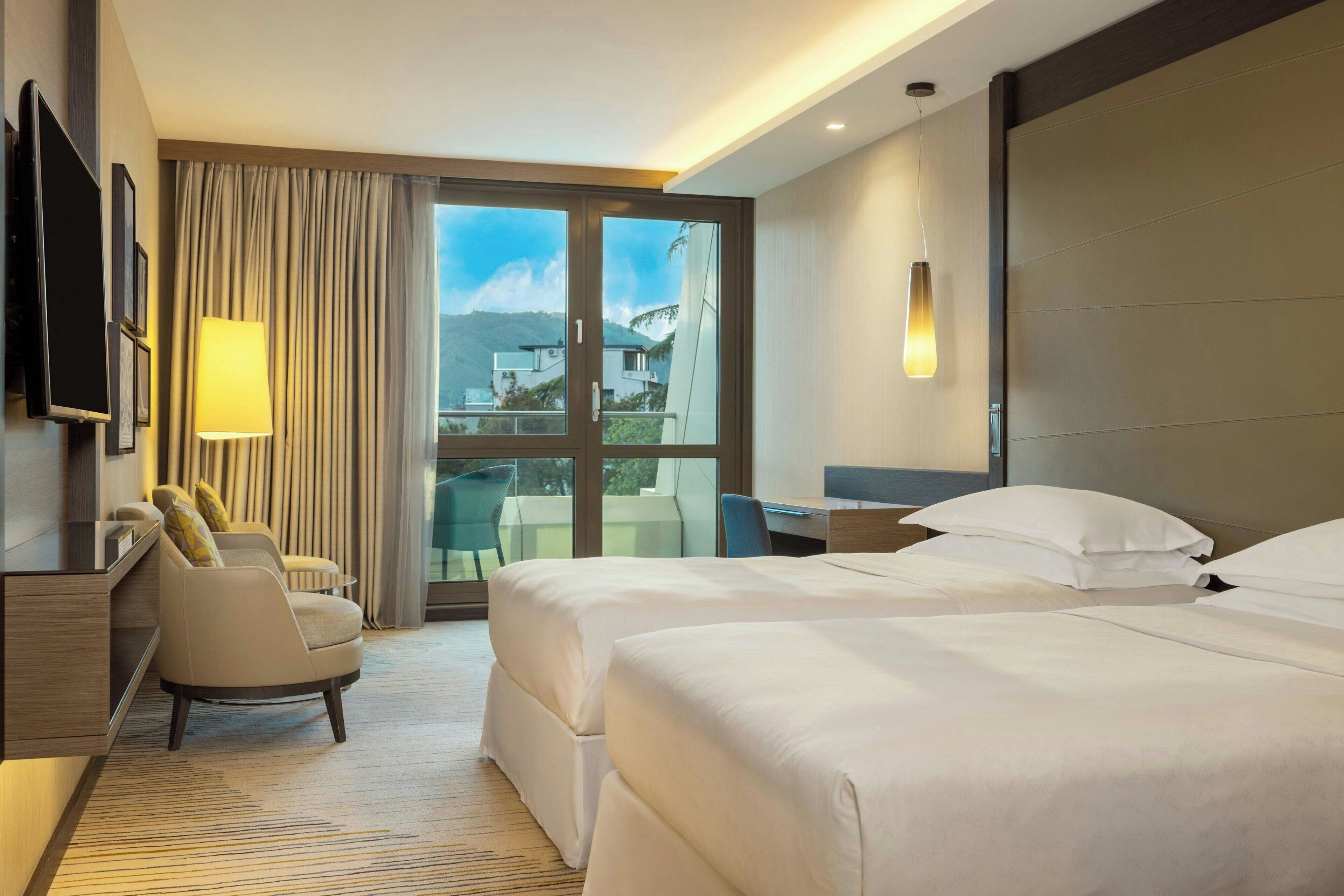 Chambre Deluxe, 2 lits jumeaux, balcon | Literie de qualité, minibar, coffre-fort pour ordinateur portable