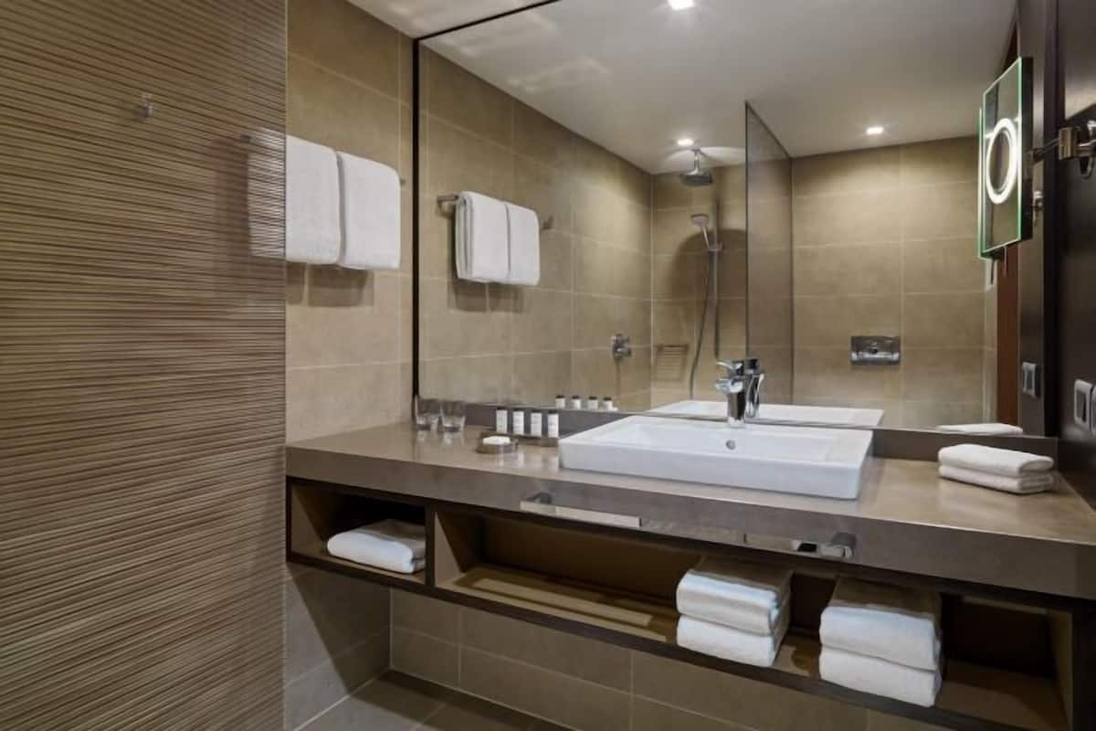 Baño | Artículos de higiene personal ecológicos, secador de pelo y albornoces