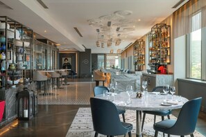Restaurant - Sheraton Grand Tbilisi Metechi Palace (Tbilisi)