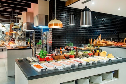 Sheraton Grand Tbilisi Metechi Palace