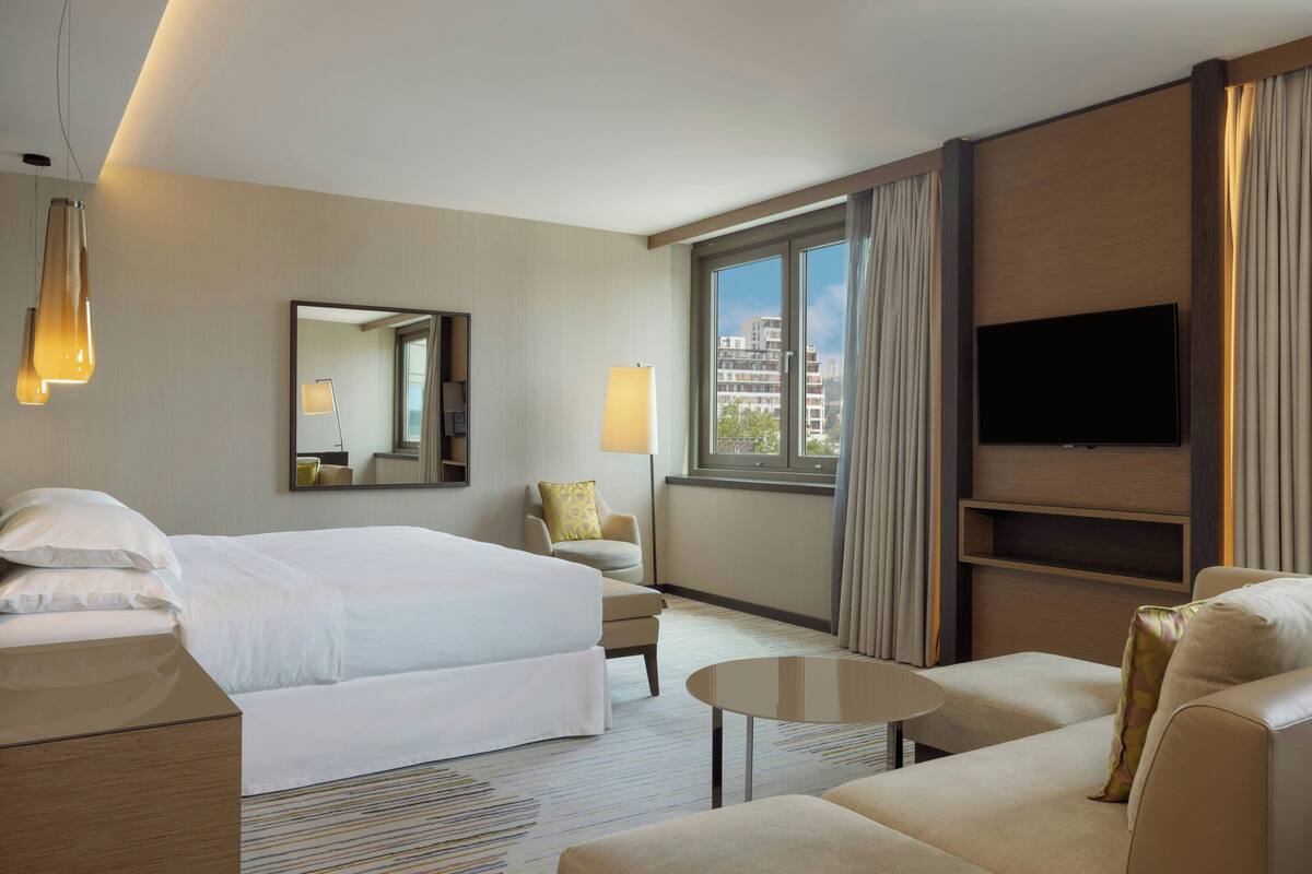 Premium bedding, minibar, in-room safe, desk