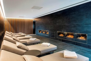 Couples treatment rooms, sauna, hot tub, steam room