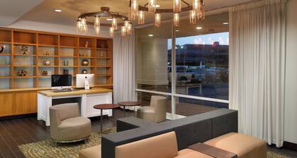 Holiday Inn Clark - Newark Area by IHG