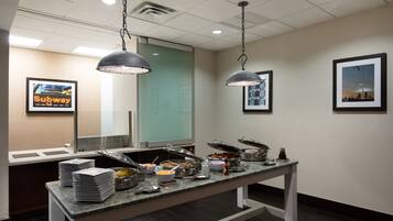 Café da manhã para viagem todos os dias (USD 14.93 por pessoa)