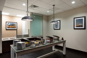 Desayuno para llevar diario (USD 14.93 por persona)