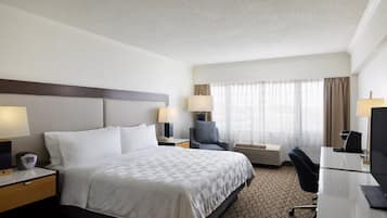 Cofres nos quartos, escrivaninha, espaço de trabalho para notebook