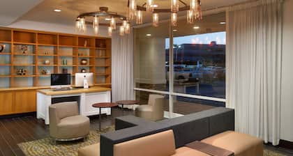 Holiday Inn Clark - Newark Area by IHG