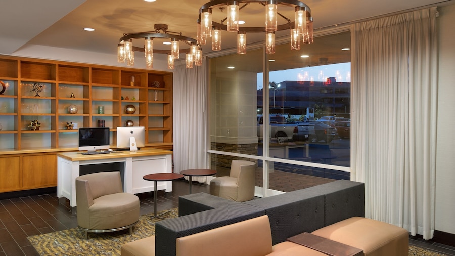 Holiday Inn Clark - Newark Area by IHG