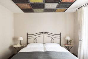 Classic | Hypo-allergenic bedding, minibar, in-room safe, desk