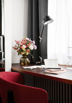 Classic Cosy | เครื่องนอนป้องกันสารก่อภูมิแพ้, มินิบาร์, ตู้นิรภัยในห้องพัก, โต๊ะทำงาน