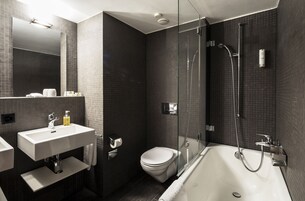 Design Plus | Bathroom | Eco-friendly toiletries, hair dryer, towels