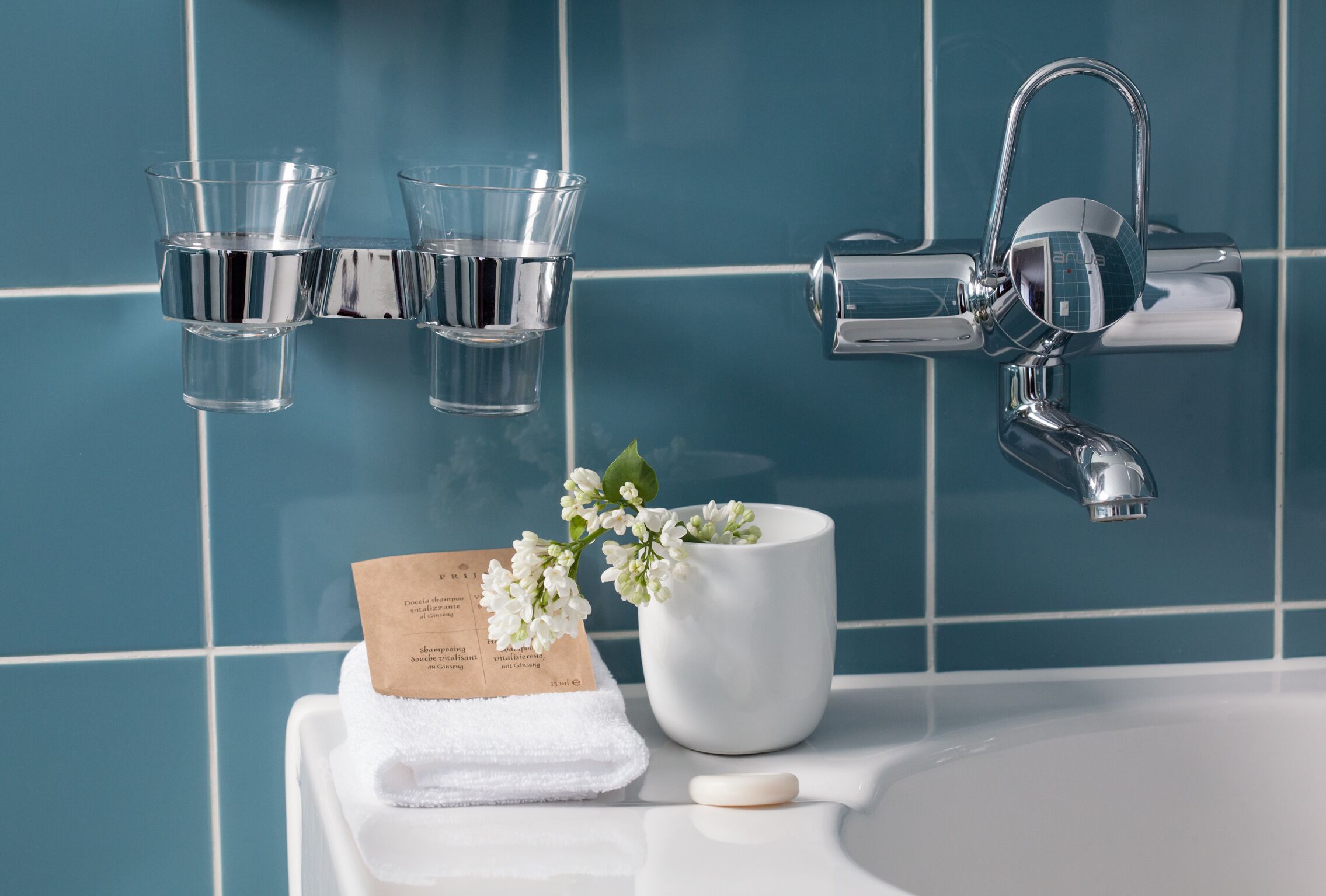 classic cosy | bathroom | eco-friendly toiletries, hair dryer, towels