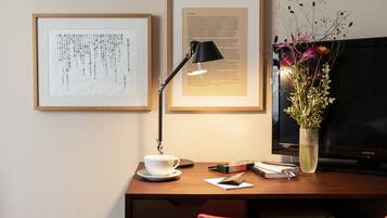 Classic | Hypo-allergenic bedding, minibar, in-room safe, desk