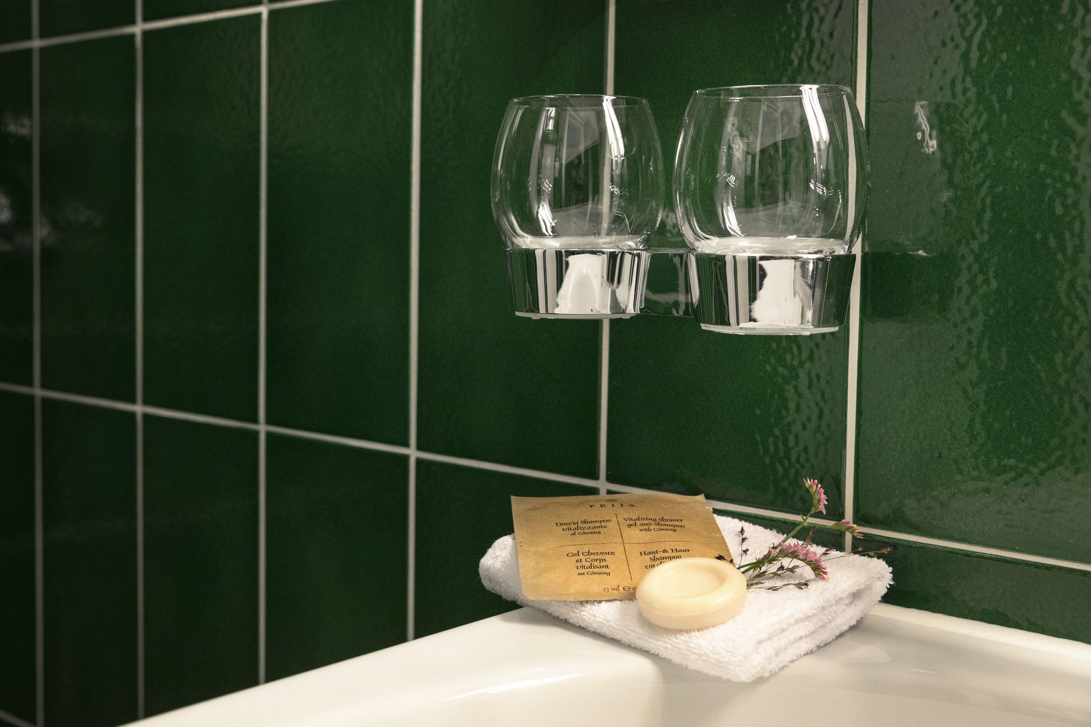 classic cosy | bathroom | eco-friendly toiletries, hair dryer, towels