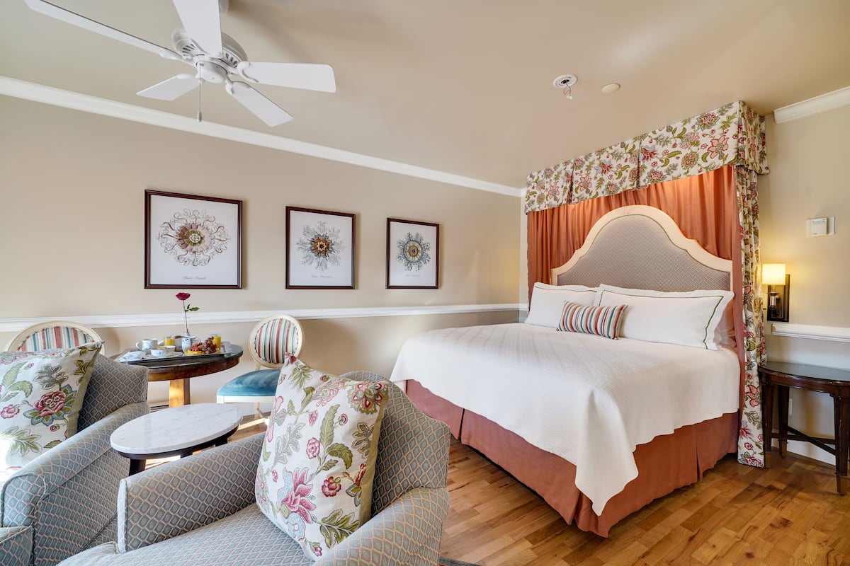 Premium bedding, in-room safe, desk, iron/ironing board