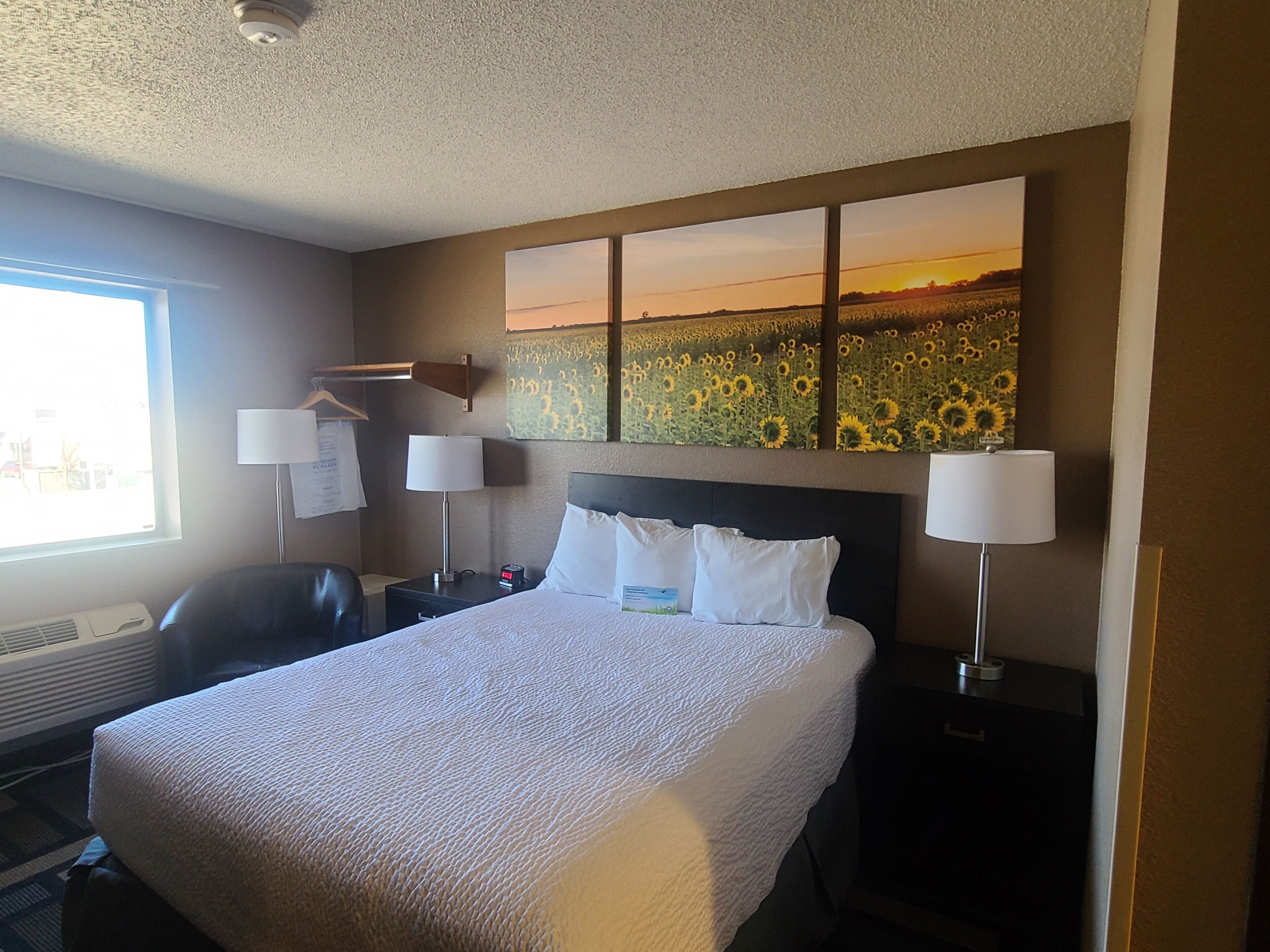 room, 1 queen bed, accessible, non smoking | in-room safe, desk, free cots/infant beds, rollaway beds