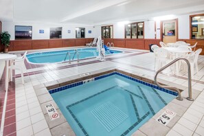 Innenpool, Liegestühle