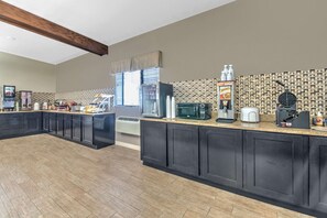 Tägliches inbegriffenes kontinentales Frühstück