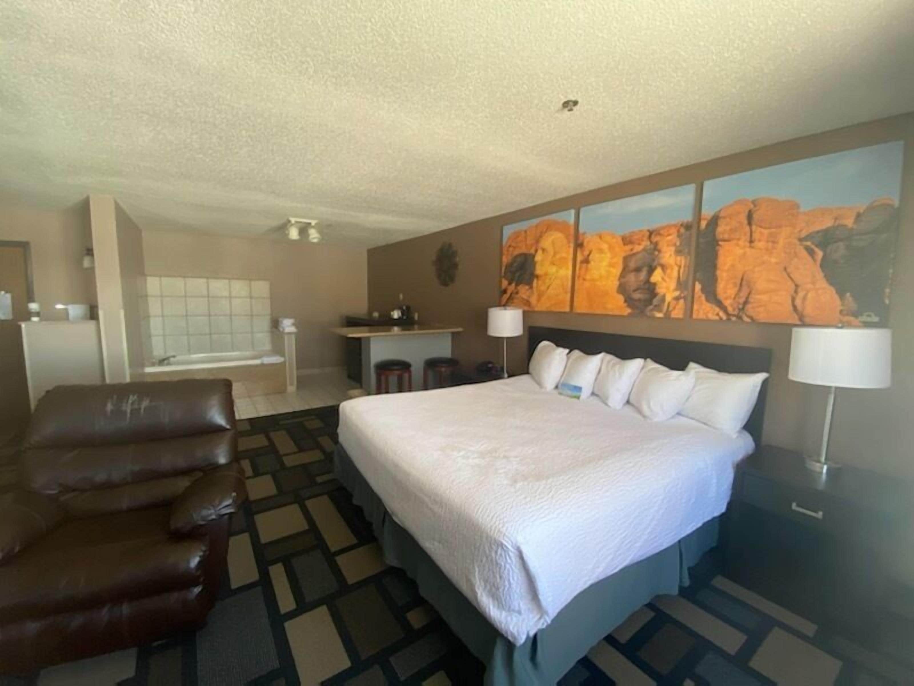 deluxe studio suite, 1 king bed, non smoking | in-room safe, desk, free cots/infant beds, rollaway beds