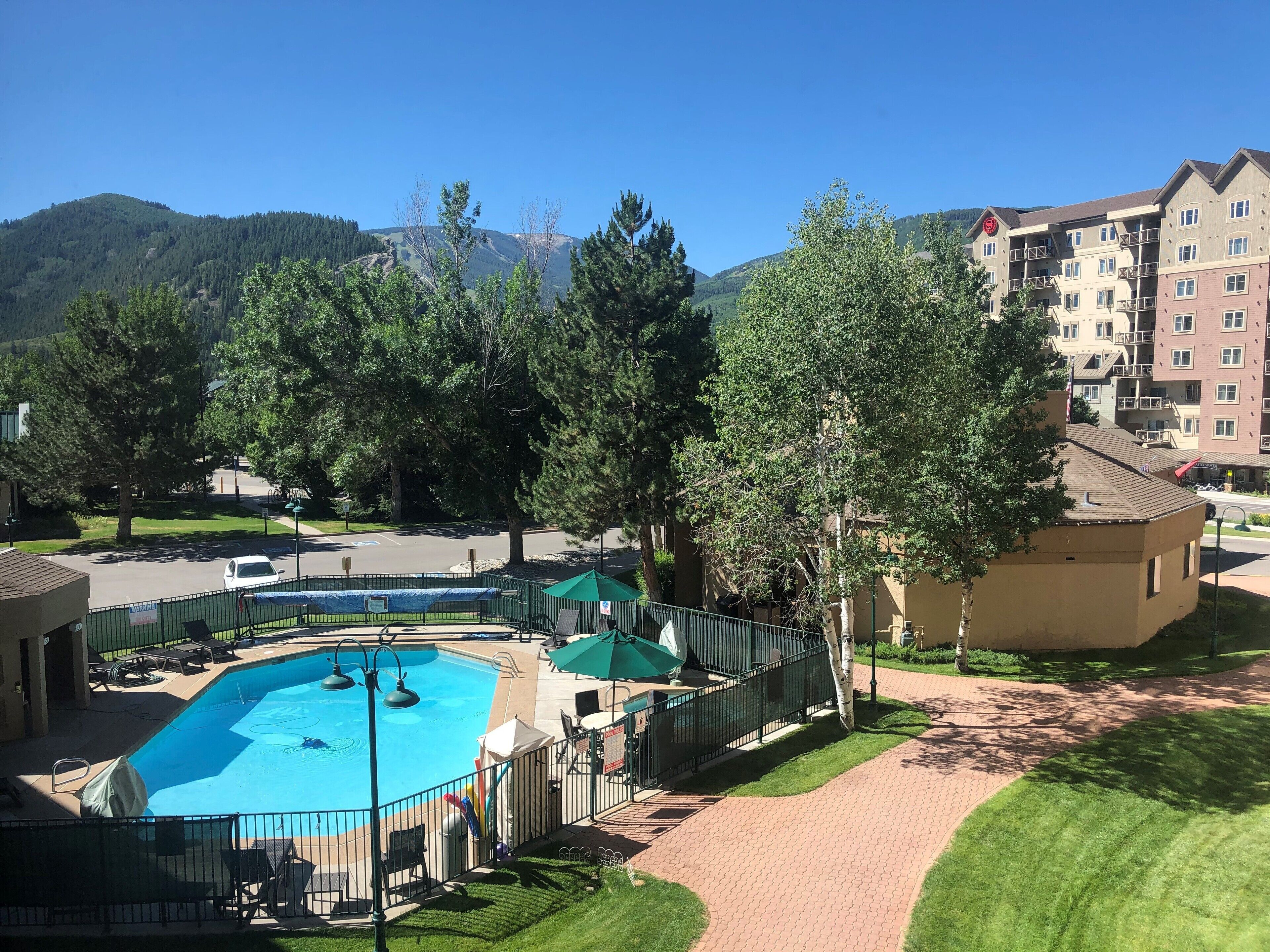 standard room, 2 queen beds, non smoking | mountain view