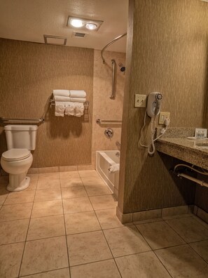 Ensemble douche/baignoire, articles de toilette gratuits, sèche-cheveux