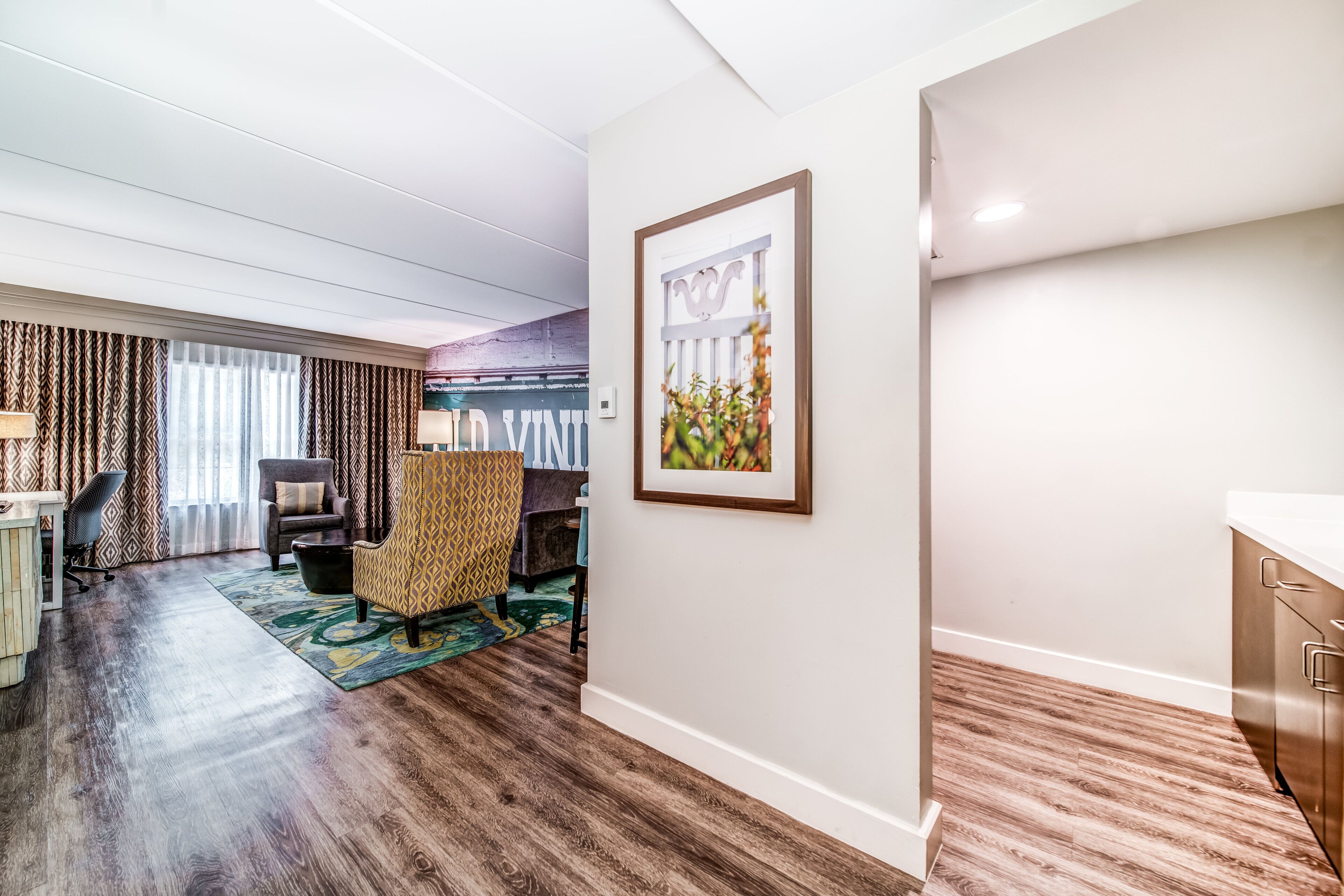 1 bedroom, hypo-allergenic bedding, desk, laptop workspace