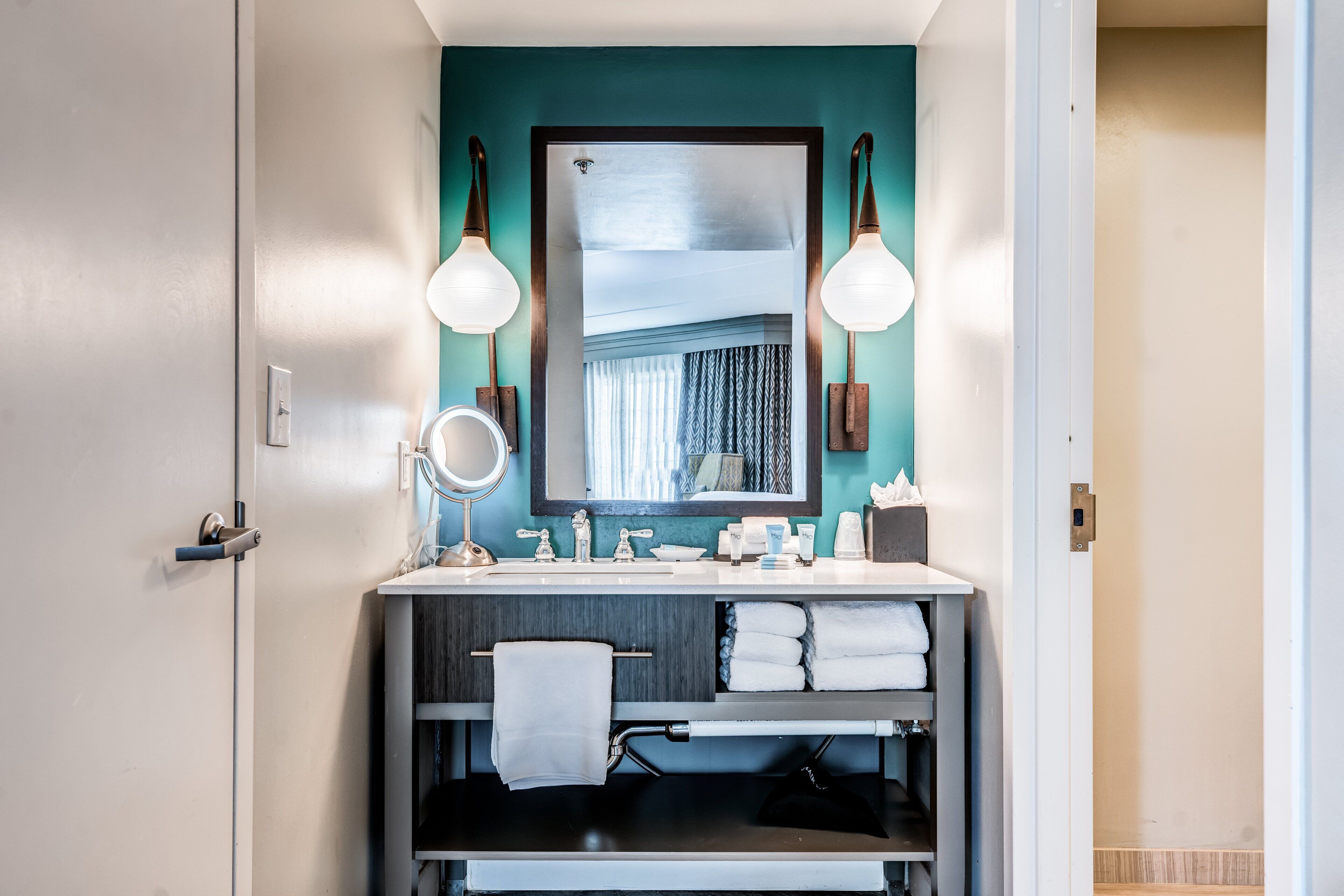 presidential suite, 1 king bed | 1 bedroom, hypo-allergenic bedding, desk, laptop workspace