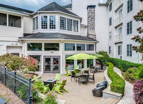 Hotel Indigo Atlanta-Vinings Ballpark Area by IHG