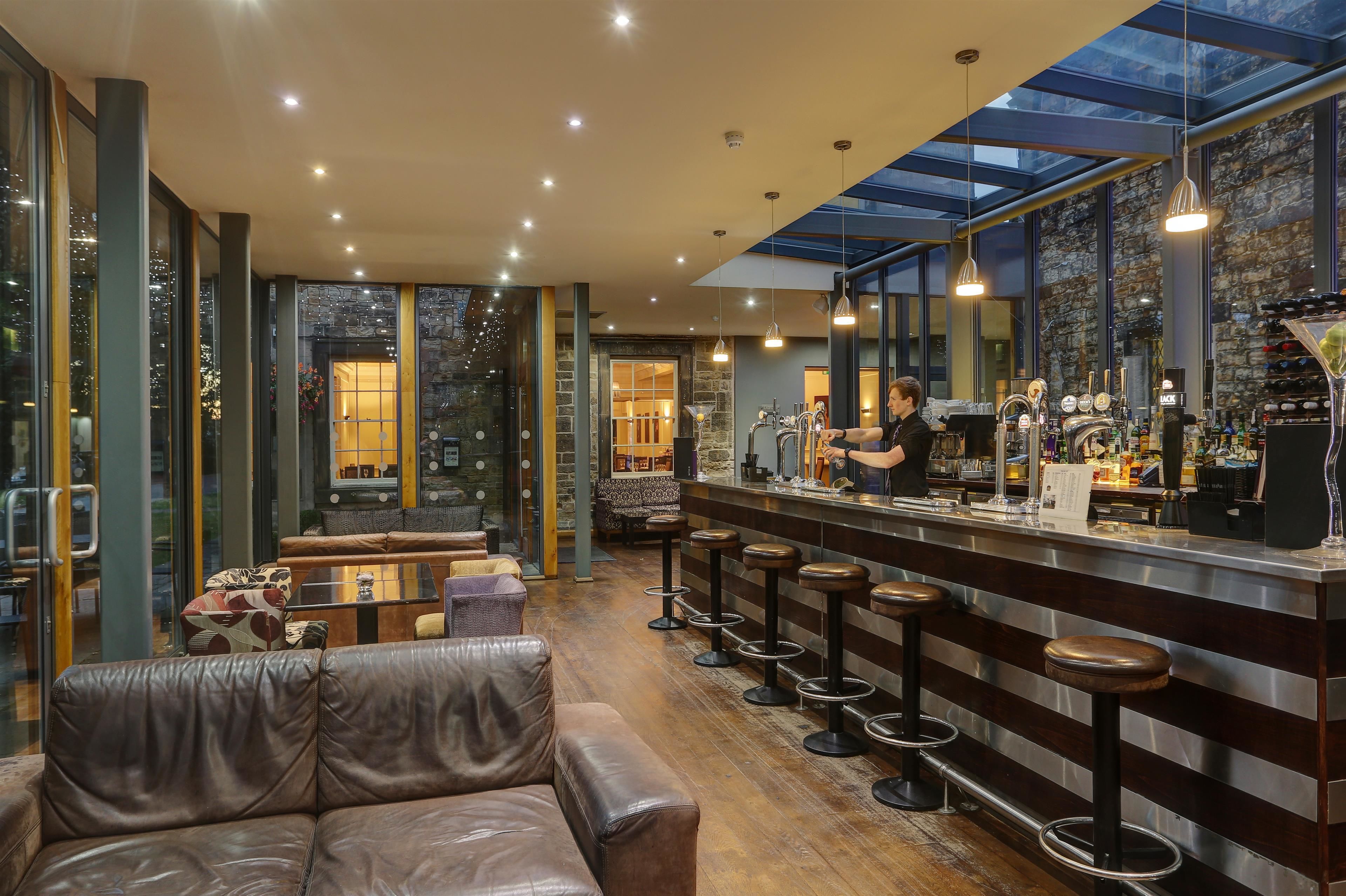 breakfast, lunch, dinner served; british cuisine