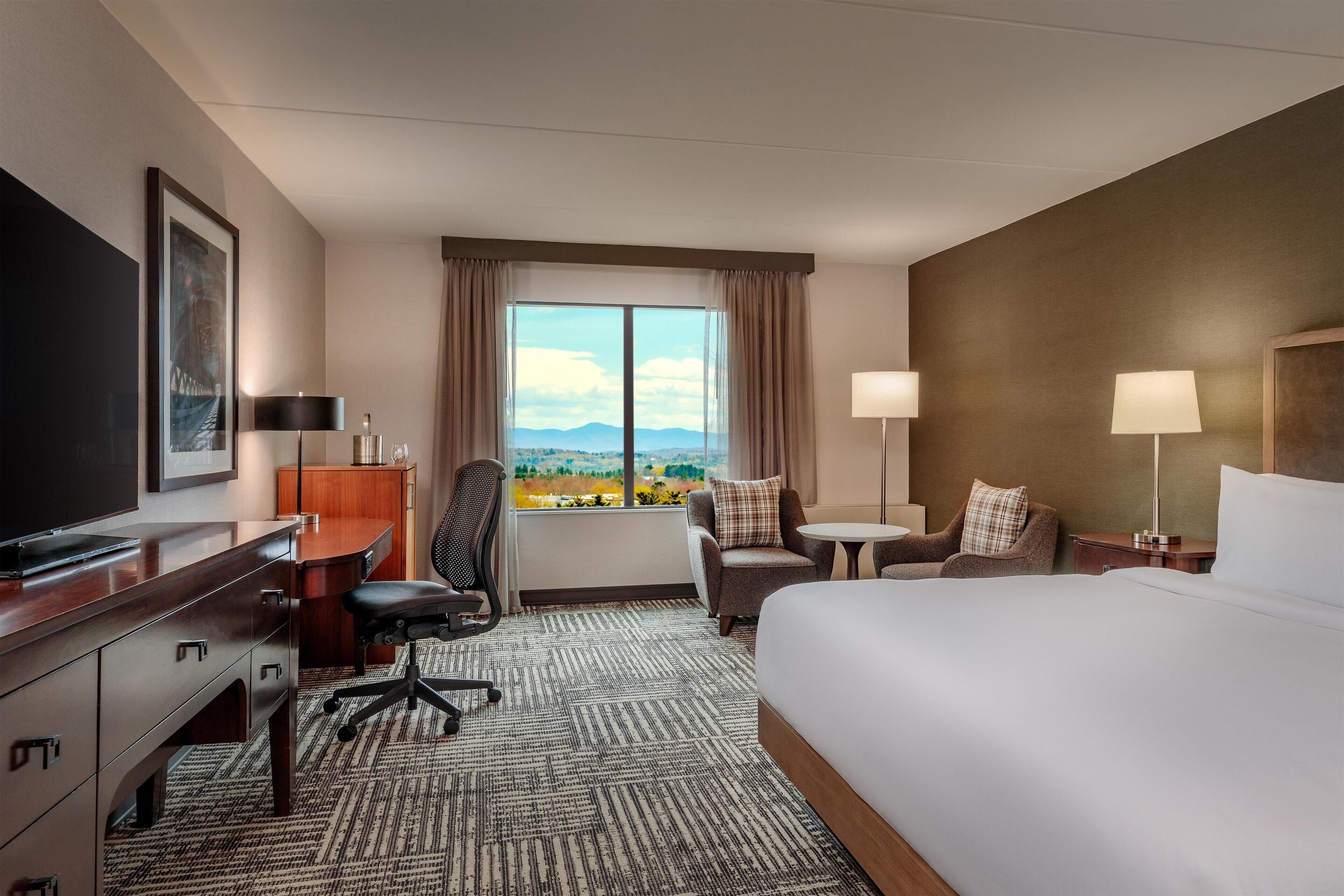 Premium bedding, in-room safe, desk, laptop workspace