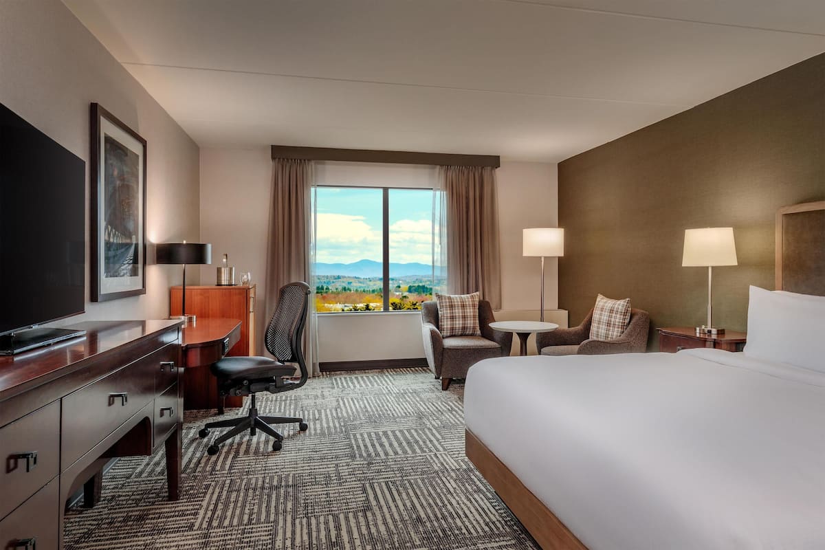 Premium bedding, in-room safe, desk, laptop workspace