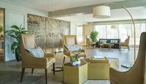 Lobby - DoubleTree by Hilton Burlington Vermont (South Burlington)