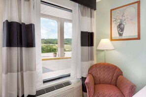 Zimmersafe, Schreibtisch, laptopgeeigneter Arbeitsplatz