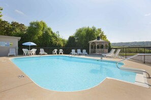 Außenpool (je nach Saison geöffnet)