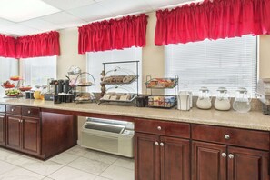 Free daily continental breakfast