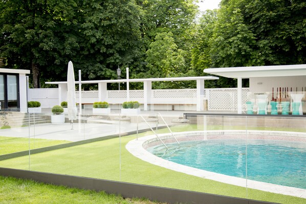Seasonal outdoor pool, pool loungers