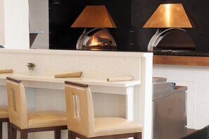 Se sirven cenas y cocina americana 