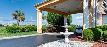 Quality Inn And Suites Monroe