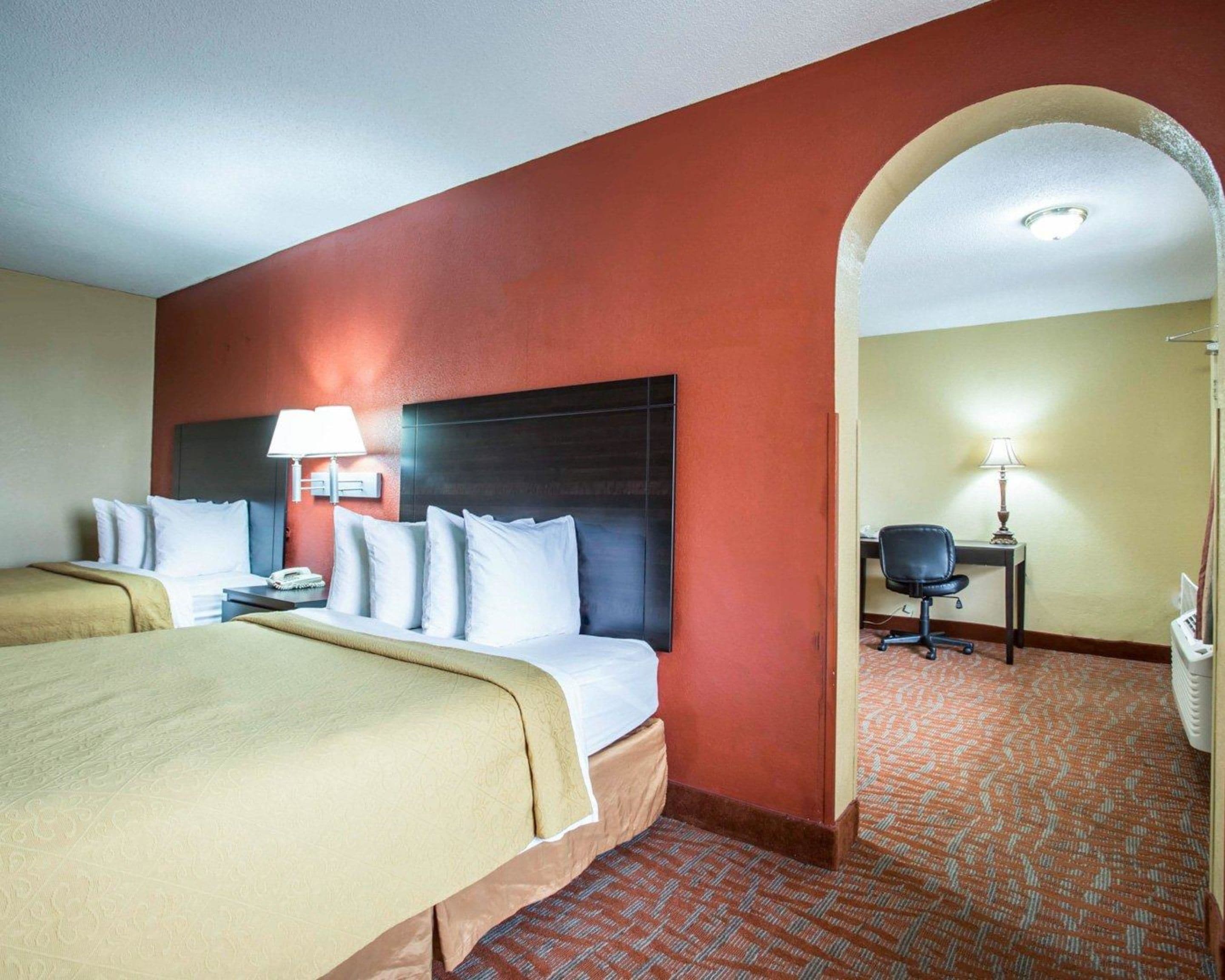 Hypo-allergenic bedding, in-room safe, desk, blackout curtains