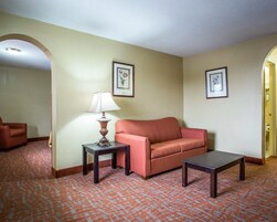 Roupas de cama antialérgicas, cofres nos quartos, escrivaninha