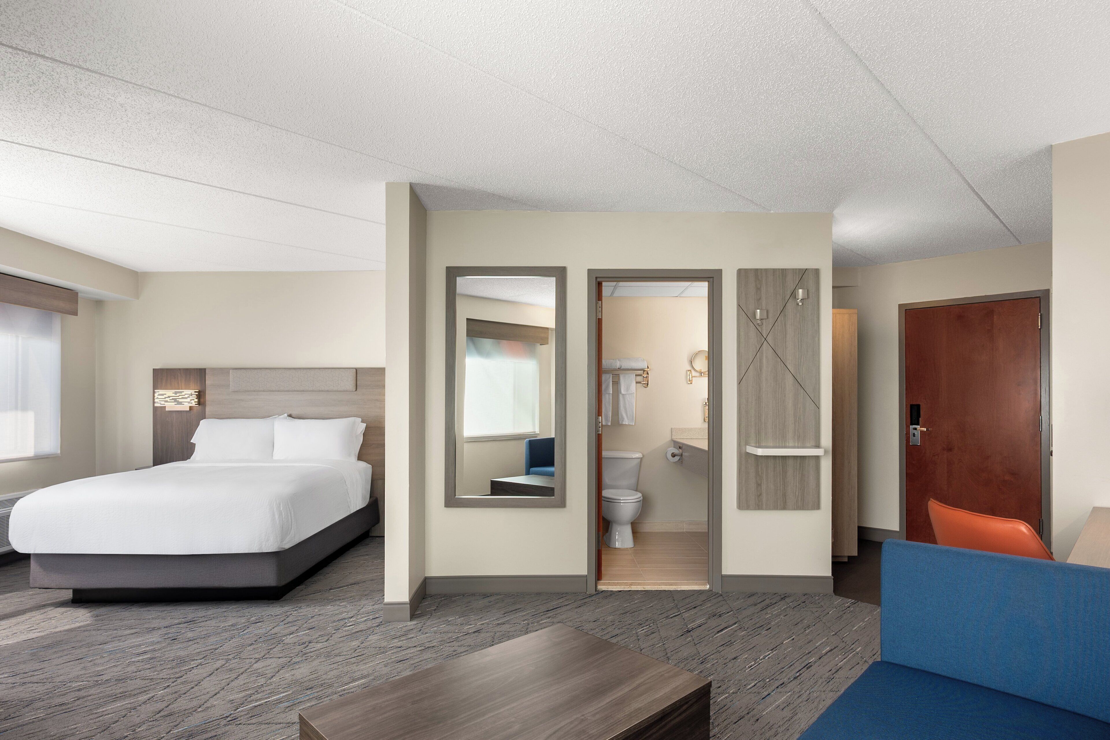 Suite, 1 Queen Bed | In-room safe, soundproofing, iron/ironing board, free WiFi