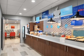 Petit déjeuner complet compris tous les jours