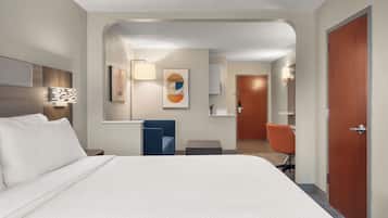 In-room safe, soundproofing, iron/ironing board, free WiFi