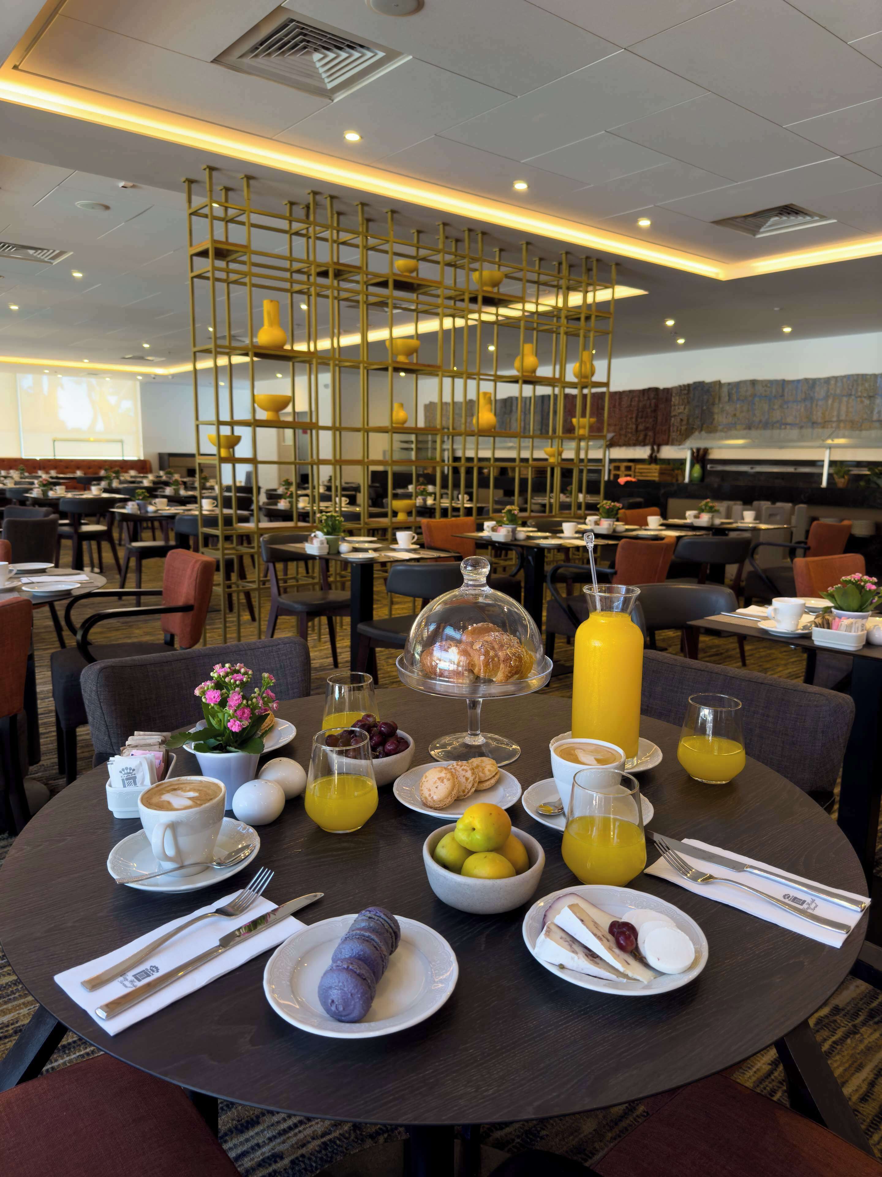 Daily buffet breakfast for a fee